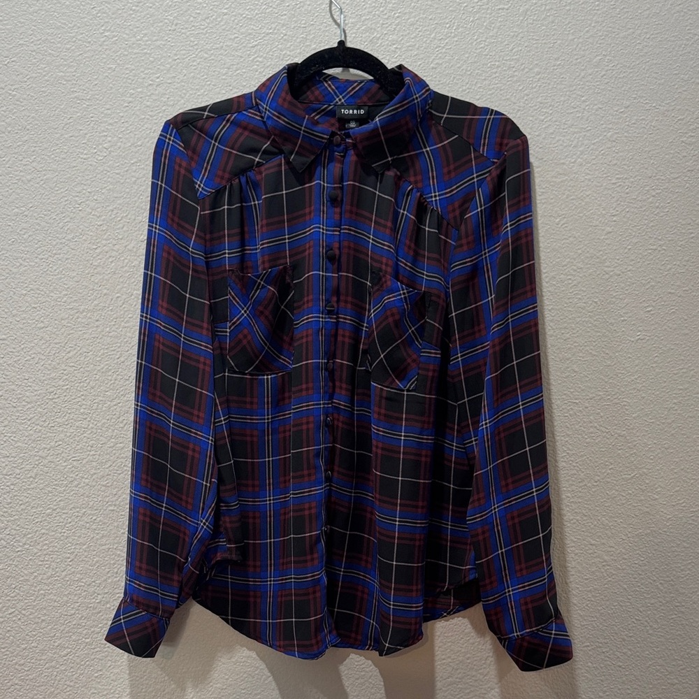 💙❤️ Torrid Blue & Red Plaid Long Sleeve Shirt w/ Fabric Buttons – Size 00 ❤️💙